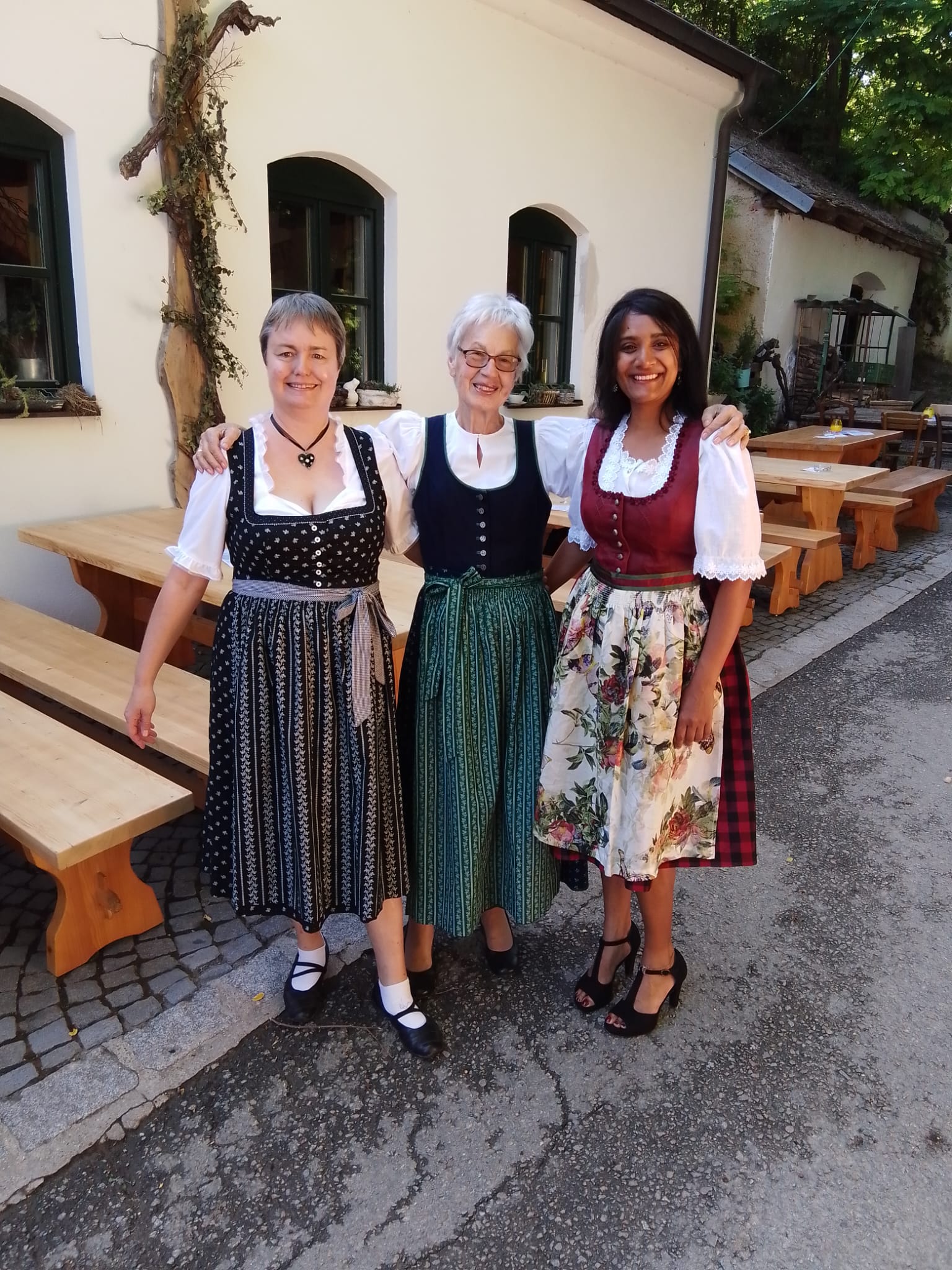 Heurigenbesuch mit Schwägerin und Schwiegermutter in Großstelzendorf, Niederösterreich.